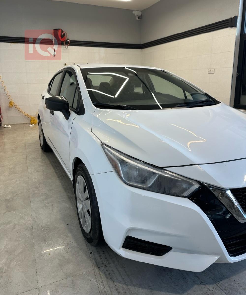 نيسان فيرسا